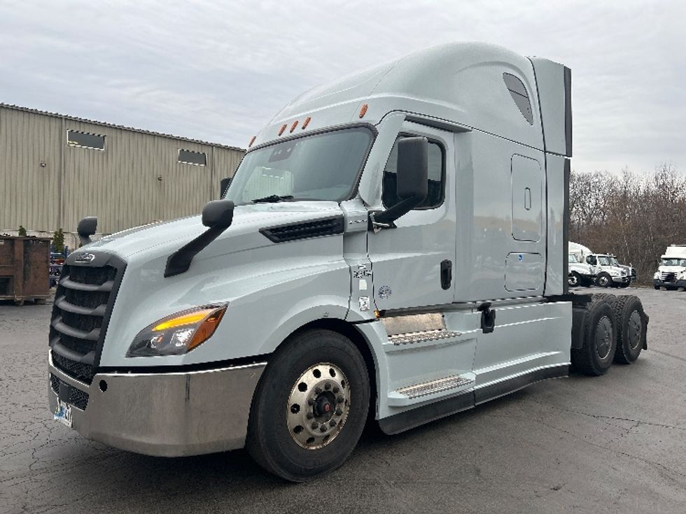 Sleeper Tractor-Heavy Duty Tractors-Freightliner-2020-T12664ST-Jessup-PA-603,152\n\t\tmiles-$ 52,250 - Image 3
