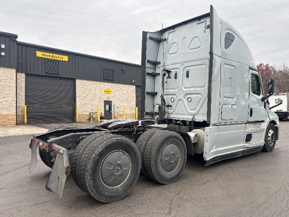 Sleeper Tractor-Heavy Duty Tractors-Freightliner-2020-T12664ST-Jessup-PA-603,152\n\t\tmiles-$ 52,250 - Image 7