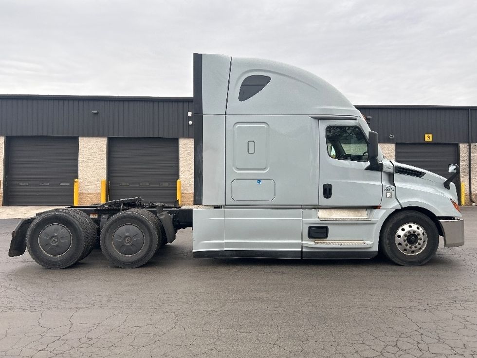 Sleeper Tractor-Heavy Duty Tractors-Freightliner-2020-T12664ST-Jessup-PA-603,152\n\t\tmiles-$ 52,250 - Image 8