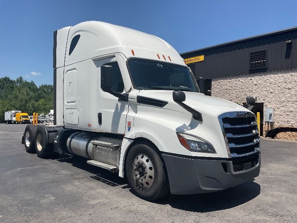 Sleeper Tractor-Heavy Duty Tractors-Freightliner-2020-T12664ST-Jessup-PA-631,835\n\t\tmiles-$ 53,250 - Image 1