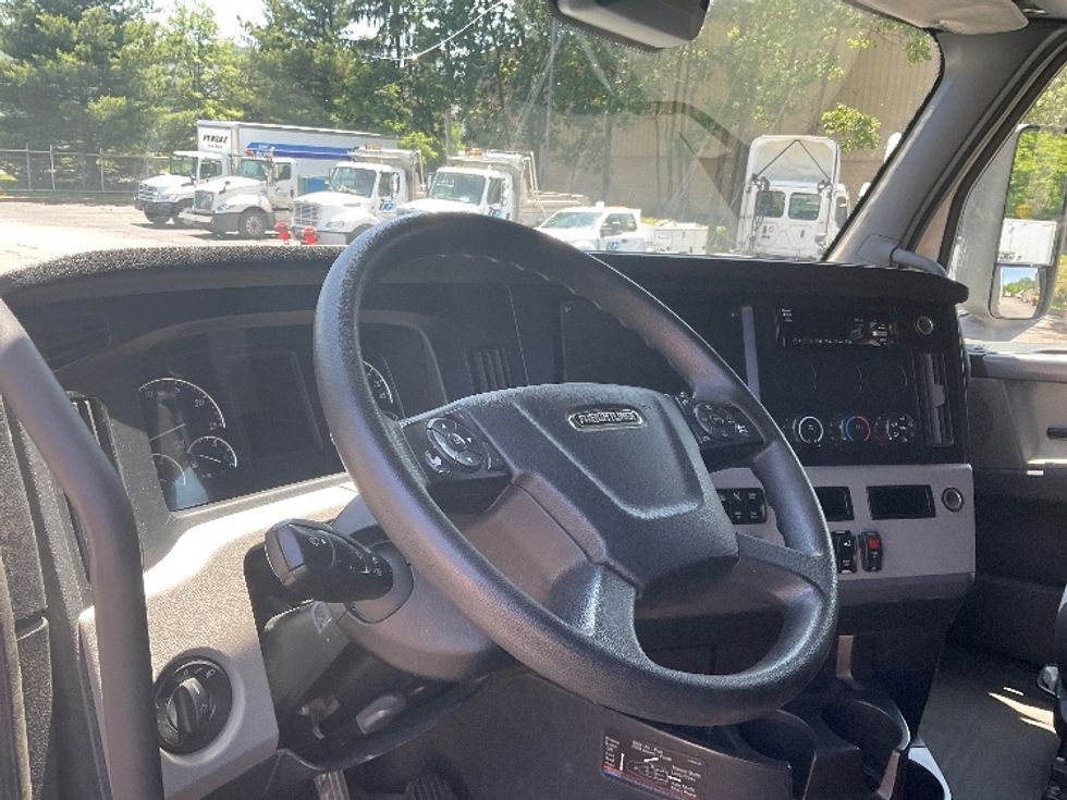 Sleeper Tractor-Heavy Duty Tractors-Freightliner-2020-T12664ST-Jessup-PA-631,835\n\t\tmiles-$ 53,250 - Image 10