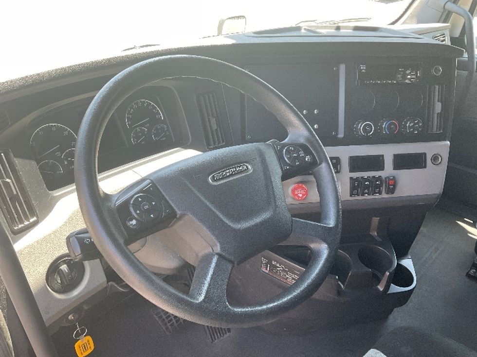 Sleeper Tractor-Heavy Duty Tractors-Freightliner-2020-T12664ST-Jessup-PA-631,835\n\t\tmiles-$ 53,250 - Image 11