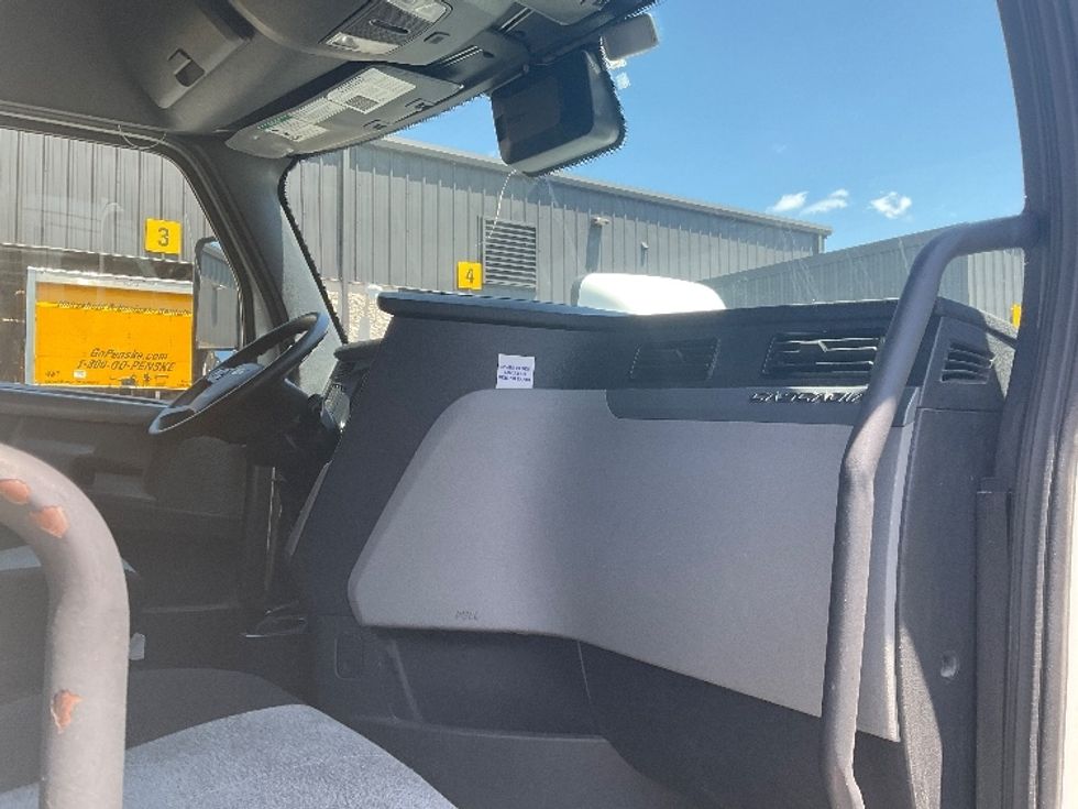 Sleeper Tractor-Heavy Duty Tractors-Freightliner-2020-T12664ST-Jessup-PA-631,835\n\t\tmiles-$ 53,250 - Image 14