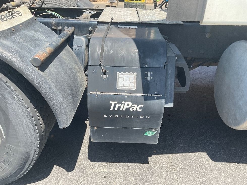 Sleeper Tractor-Heavy Duty Tractors-Freightliner-2020-T12664ST-Jessup-PA-631,835\n\t\tmiles-$ 53,250 - Image 21