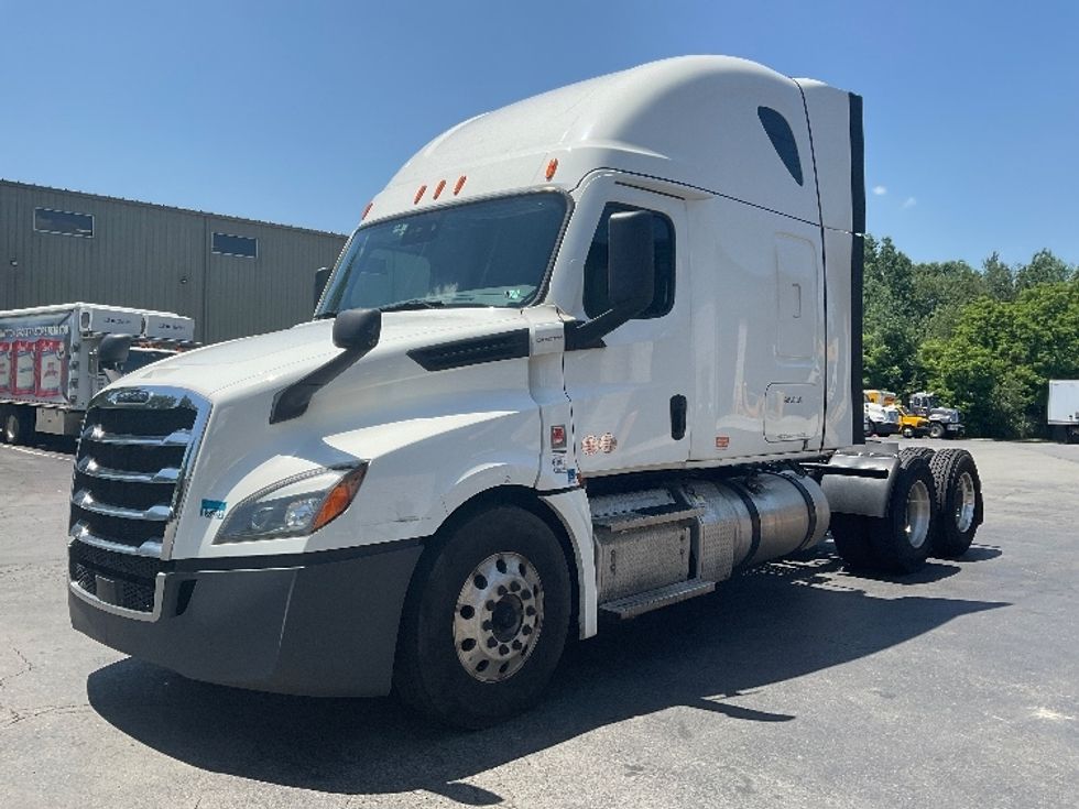 Sleeper Tractor-Heavy Duty Tractors-Freightliner-2020-T12664ST-Jessup-PA-631,835\n\t\tmiles-$ 53,250 - Image 3