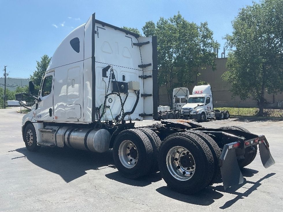 Sleeper Tractor-Heavy Duty Tractors-Freightliner-2020-T12664ST-Jessup-PA-631,835\n\t\tmiles-$ 53,250 - Image 5