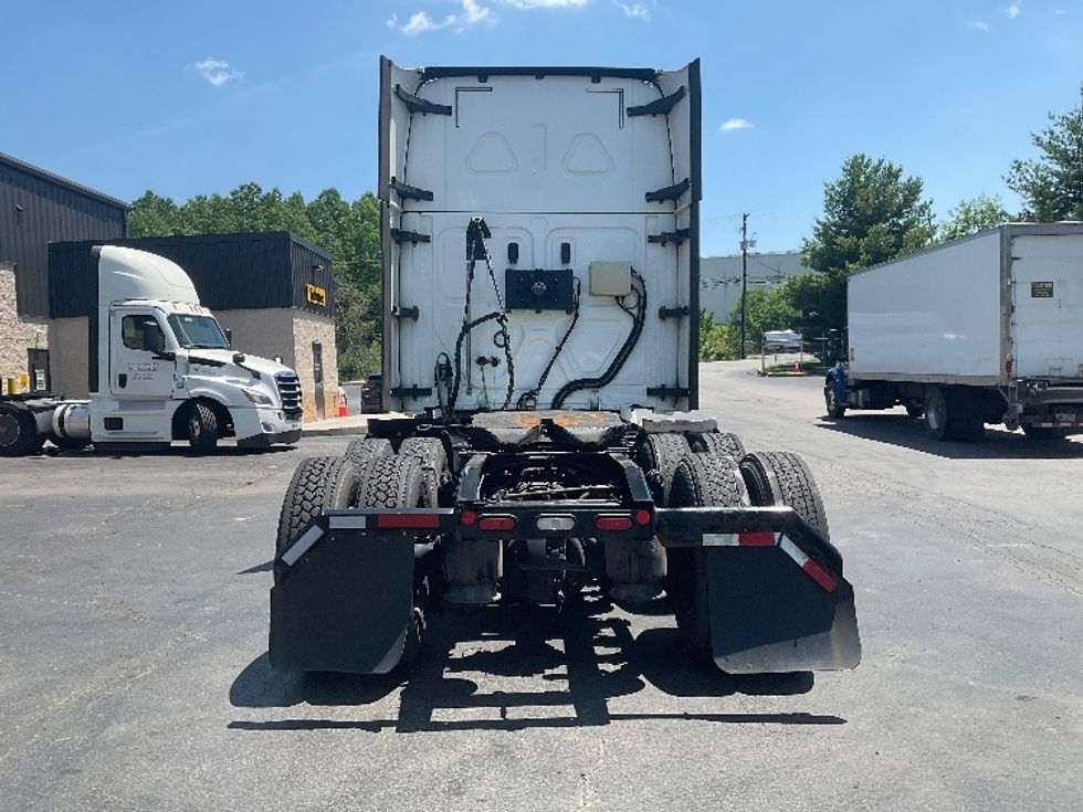 Sleeper Tractor-Heavy Duty Tractors-Freightliner-2020-T12664ST-Jessup-PA-631,835\n\t\tmiles-$ 53,250 - Image 6