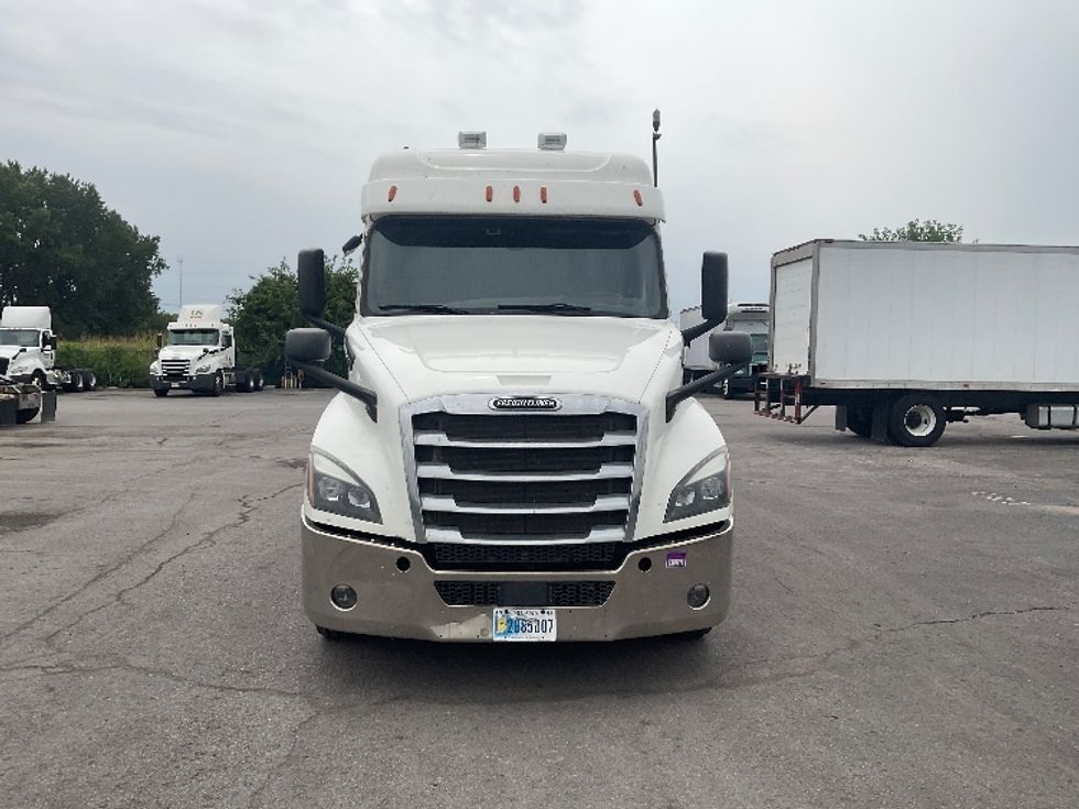 Sleeper Tractor-Heavy Duty Tractors-Freightliner-2020-T12664ST-Kansas City-MO-251,915\n\t\tmiles-$ 83,250 - Image 2