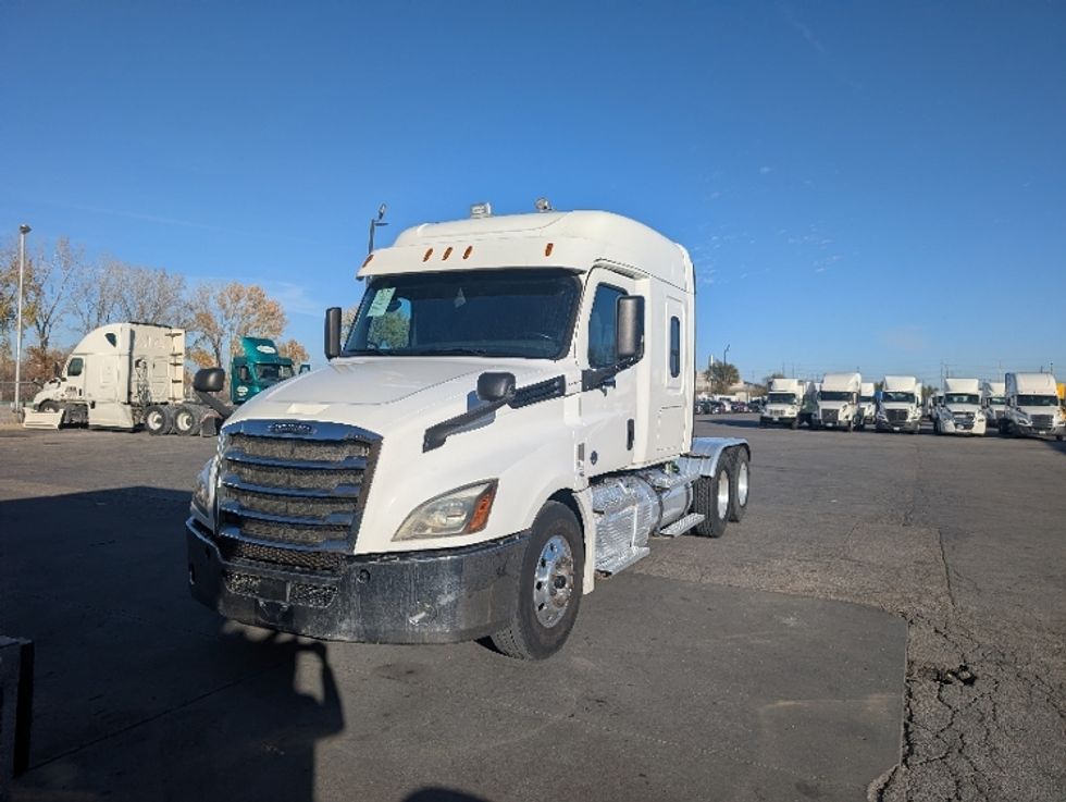 Sleeper Tractor-Heavy Duty Tractors-Freightliner-2020-T12664ST-Kansas City-MO-251,915\n\t\tmiles-$ 83,250 - Image 3