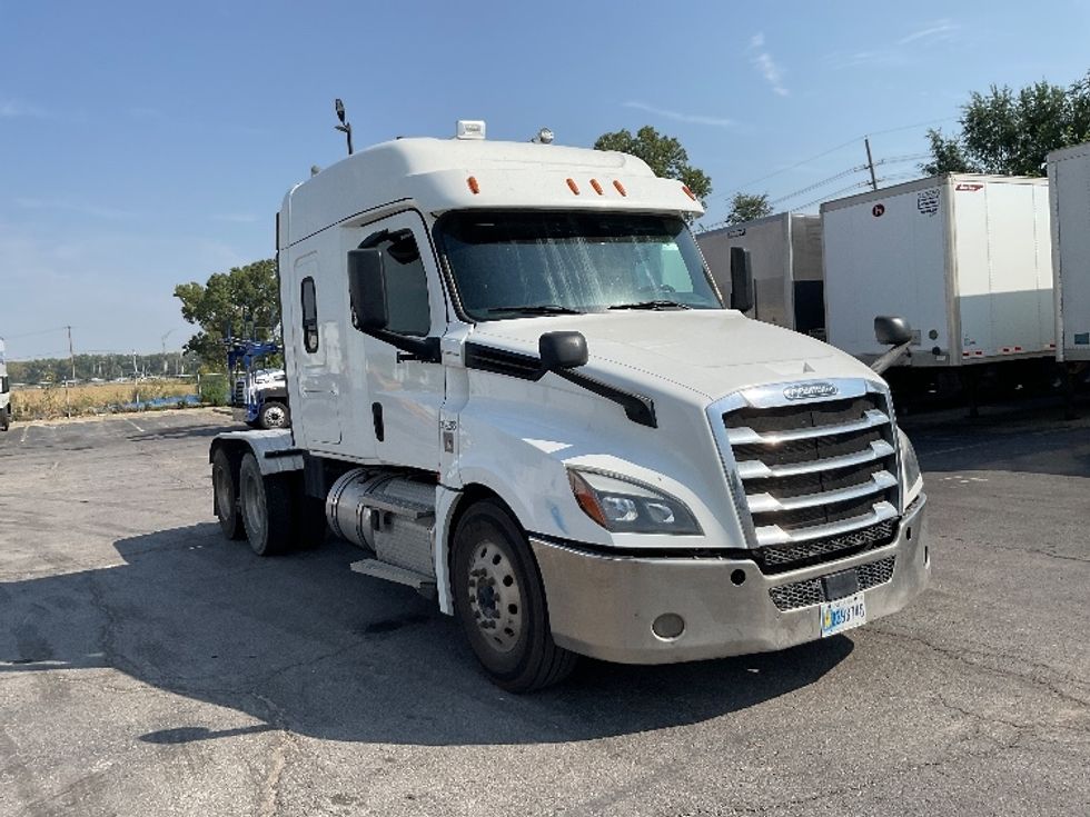 Sleeper Tractor-Heavy Duty Tractors-Freightliner-2020-T12664ST-Kansas City-MO-341,841\n\t\tmiles-$ 79,000 - Image 1