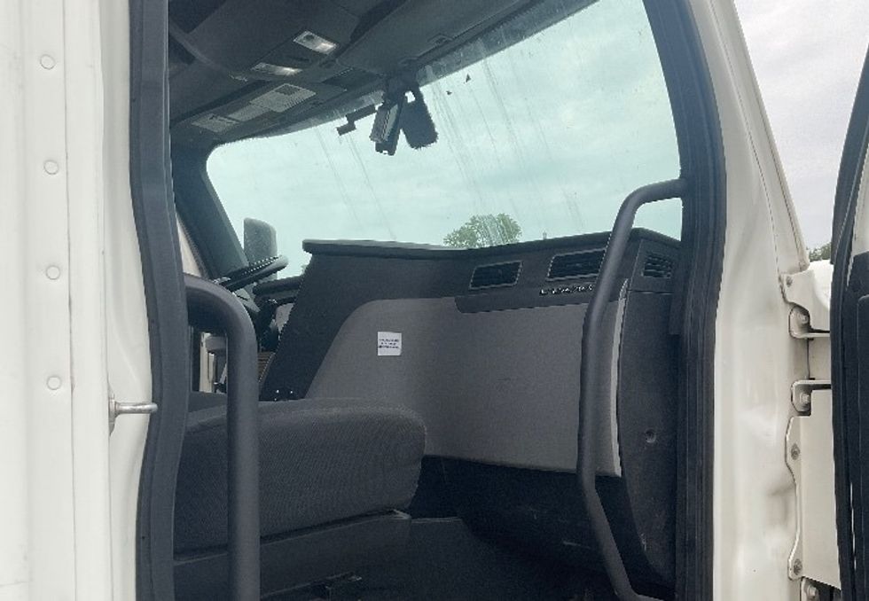 Sleeper Tractor-Heavy Duty Tractors-Freightliner-2020-T12664ST-Kansas City-MO-341,841\n\t\tmiles-$ 79,000 - Image 12