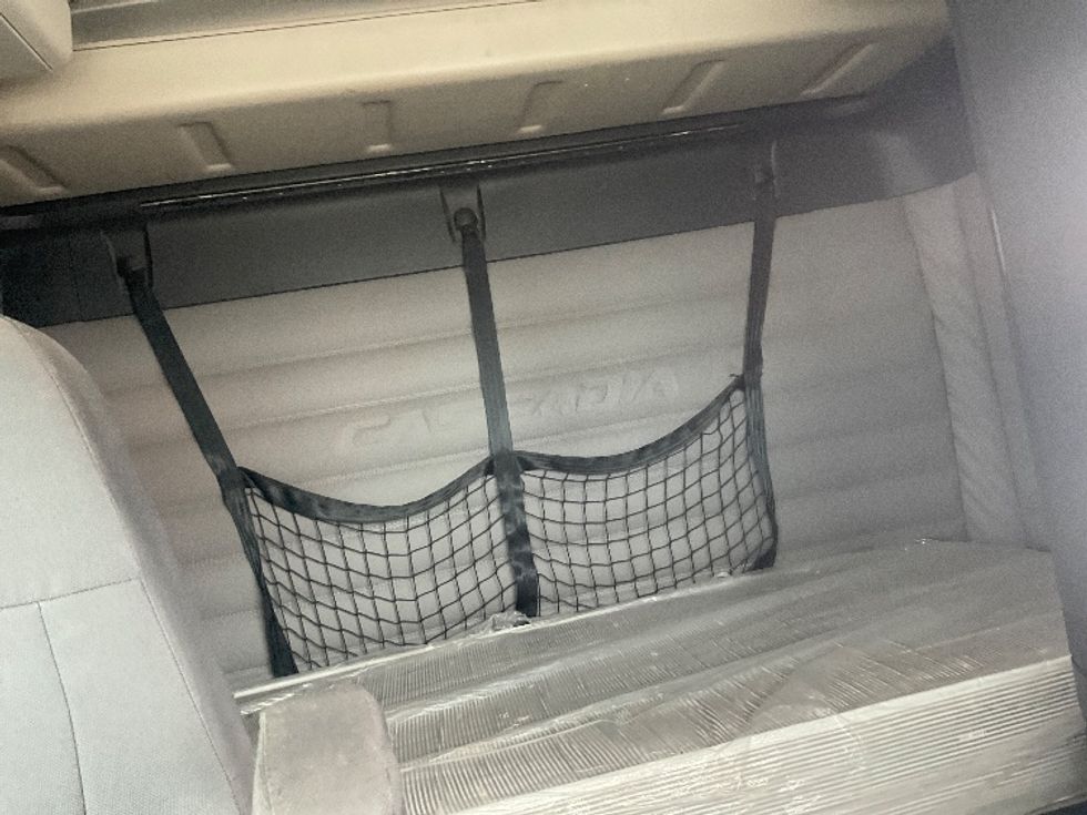 Sleeper Tractor-Heavy Duty Tractors-Freightliner-2020-T12664ST-Kansas City-MO-341,841\n\t\tmiles-$ 79,000 - Image 15