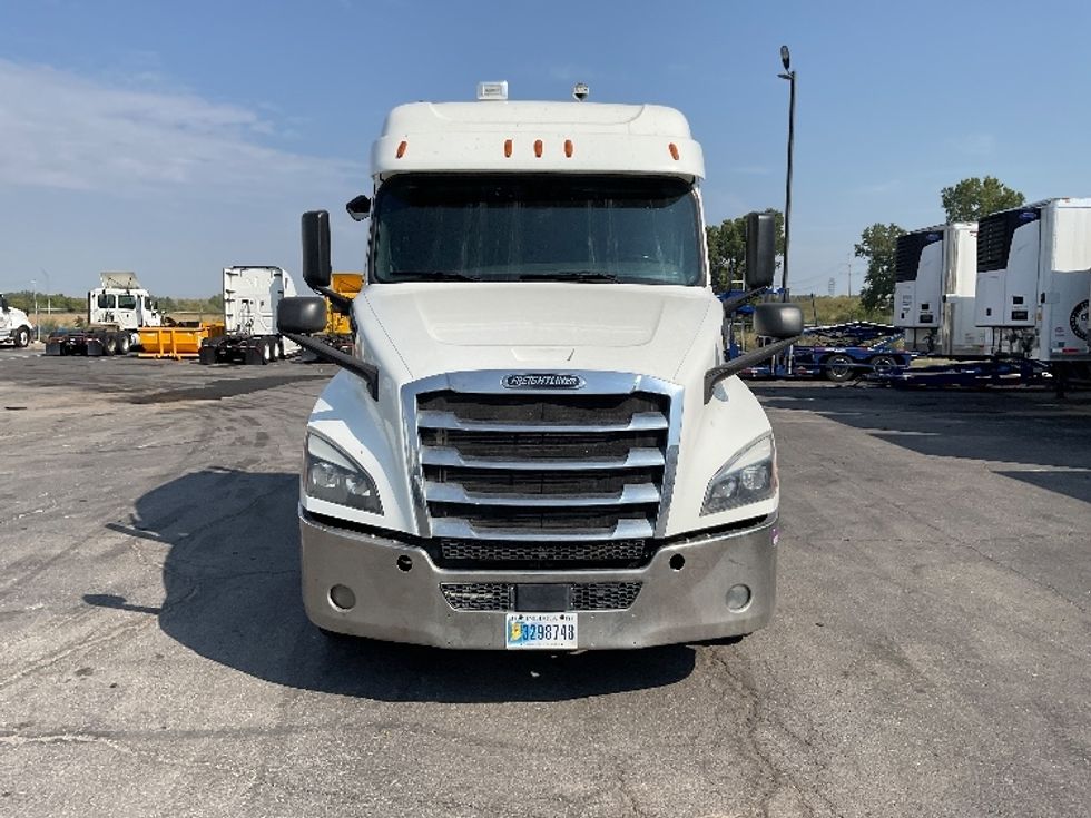 Sleeper Tractor-Heavy Duty Tractors-Freightliner-2020-T12664ST-Kansas City-MO-341,841\n\t\tmiles-$ 79,000 - Image 2