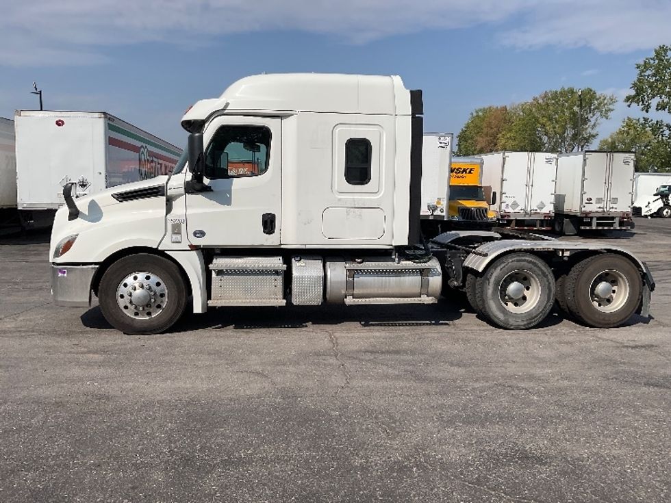 Sleeper Tractor-Heavy Duty Tractors-Freightliner-2020-T12664ST-Kansas City-MO-341,841\n\t\tmiles-$ 79,000 - Image 4