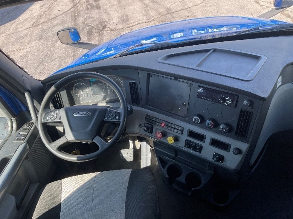 Sleeper Tractor-Heavy Duty Tractors-Freightliner-2020-T12664ST-Kansas City-MO-434,088\n\t\tmiles-$ 72,250 - Image 12