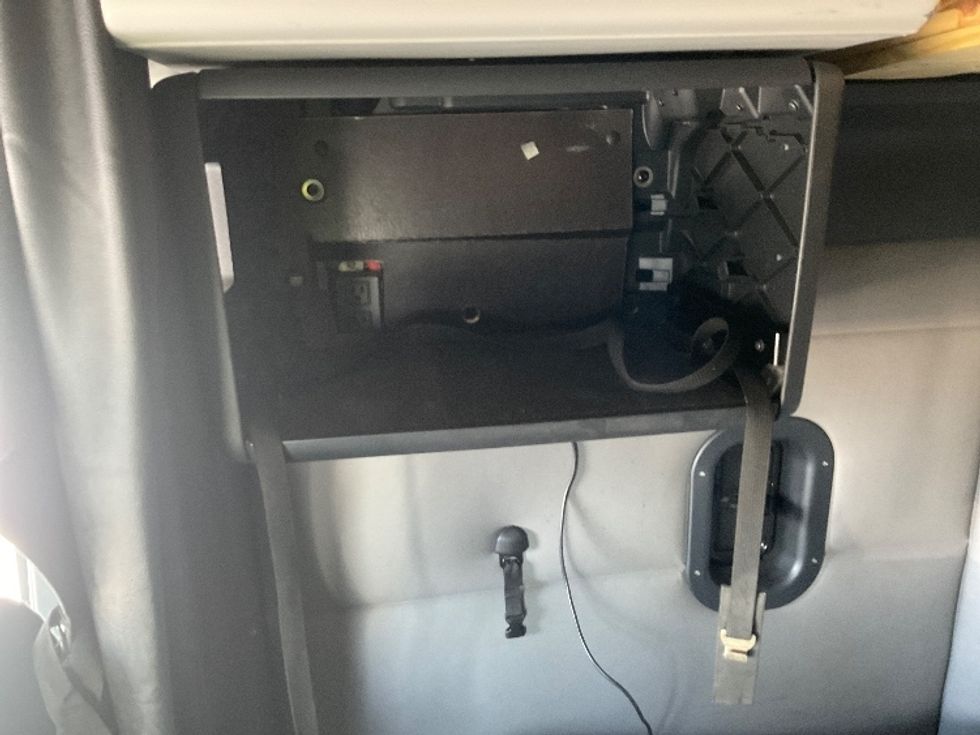 Sleeper Tractor-Heavy Duty Tractors-Freightliner-2020-T12664ST-Kansas City-MO-434,088\n\t\tmiles-$ 72,250 - Image 19