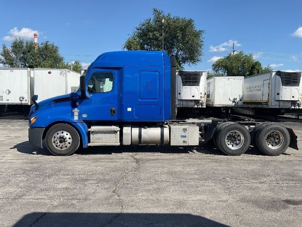 Sleeper Tractor-Heavy Duty Tractors-Freightliner-2020-T12664ST-Kansas City-MO-434,088\n\t\tmiles-$ 72,250 - Image 4