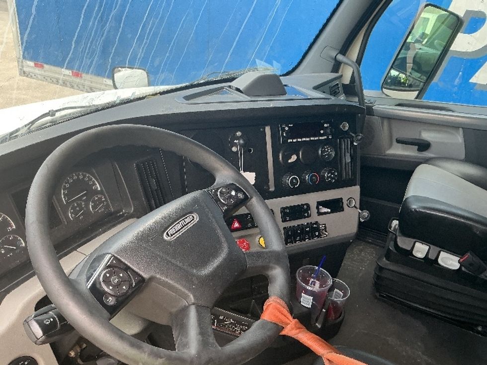 Sleeper Tractor-Heavy Duty Tractors-Freightliner-2020-T12664ST-Kansas City-MO-594,998\n\t\tmiles-$ 19,000 - Image 10