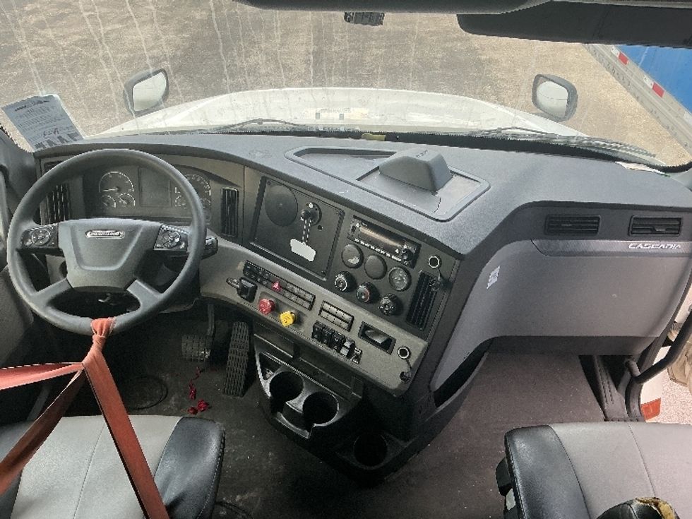 Sleeper Tractor-Heavy Duty Tractors-Freightliner-2020-T12664ST-Kansas City-MO-594,998\n\t\tmiles-$ 19,000 - Image 12