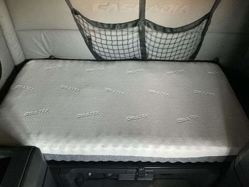 Sleeper Tractor-Heavy Duty Tractors-Freightliner-2020-T12664ST-Kansas City-MO-594,998\n\t\tmiles-$ 19,000 - Image 17