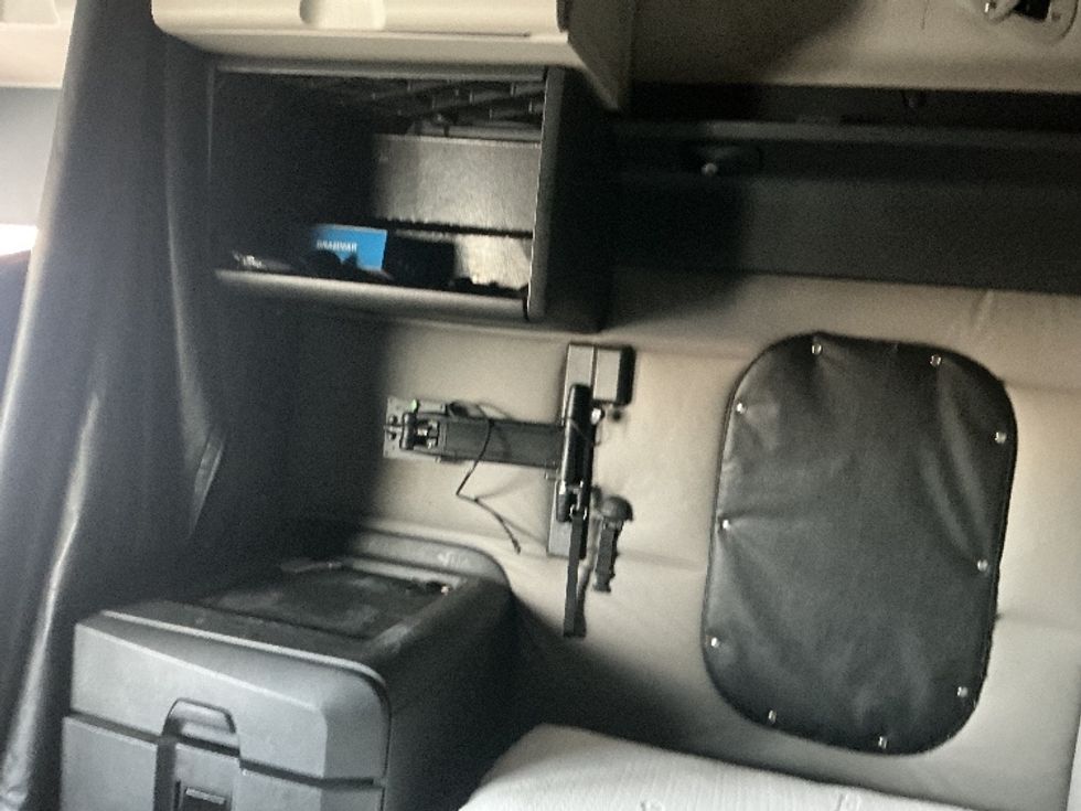 Sleeper Tractor-Heavy Duty Tractors-Freightliner-2020-T12664ST-Kansas City-MO-594,998\n\t\tmiles-$ 19,000 - Image 19