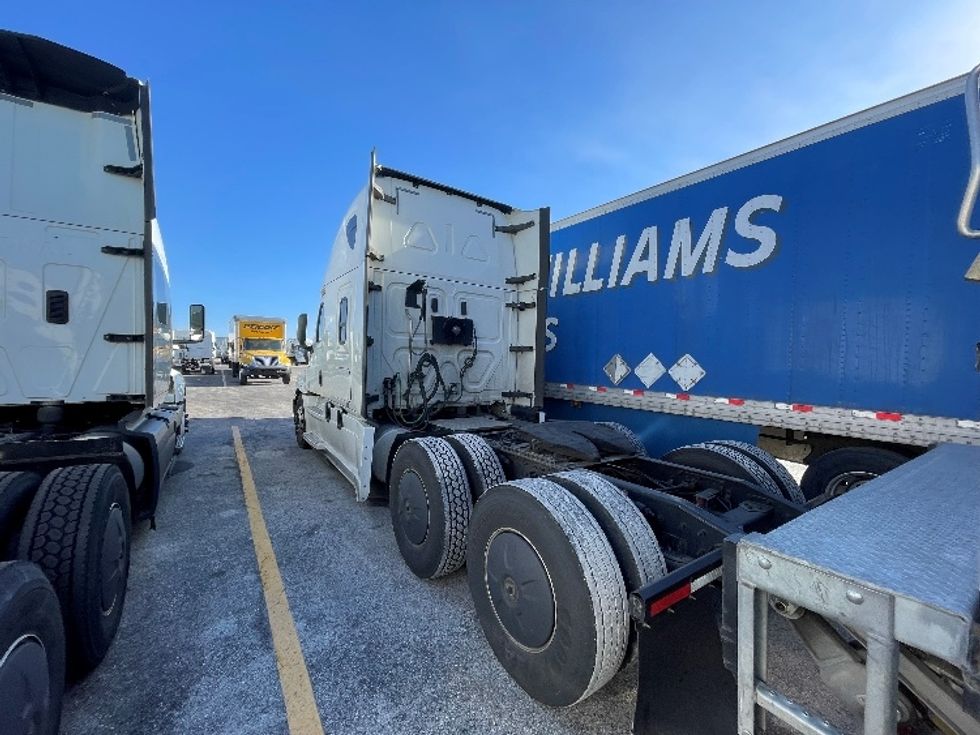 Sleeper Tractor-Heavy Duty Tractors-Freightliner-2020-T12664ST-Kansas City-MO-594,998\n\t\tmiles-$ 19,000 - Image 5
