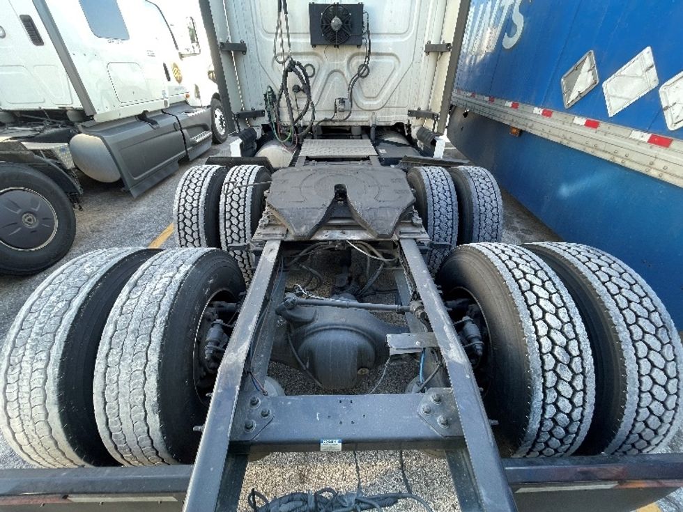 Sleeper Tractor-Heavy Duty Tractors-Freightliner-2020-T12664ST-Kansas City-MO-594,998\n\t\tmiles-$ 19,000 - Image 6