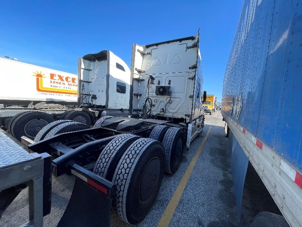 Sleeper Tractor-Heavy Duty Tractors-Freightliner-2020-T12664ST-Kansas City-MO-594,998\n\t\tmiles-$ 19,000 - Image 7