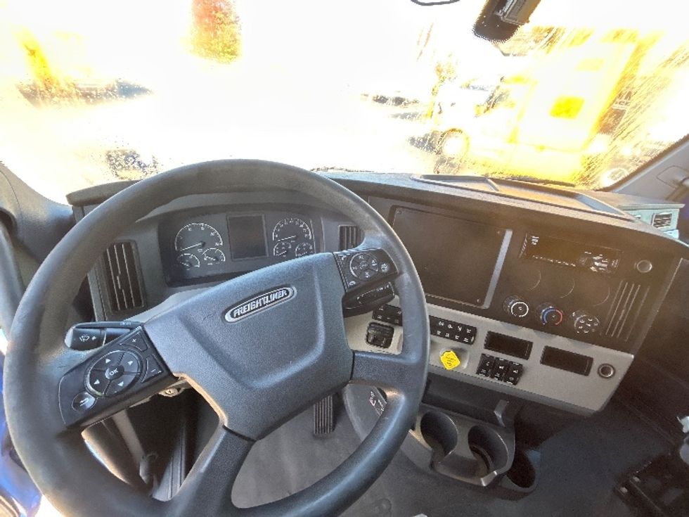 Sleeper Tractor-Heavy Duty Tractors-Freightliner-2020-T12664ST-Kansas City-MO-635,120\n\t\tmiles-$ 51,000 - Image 11