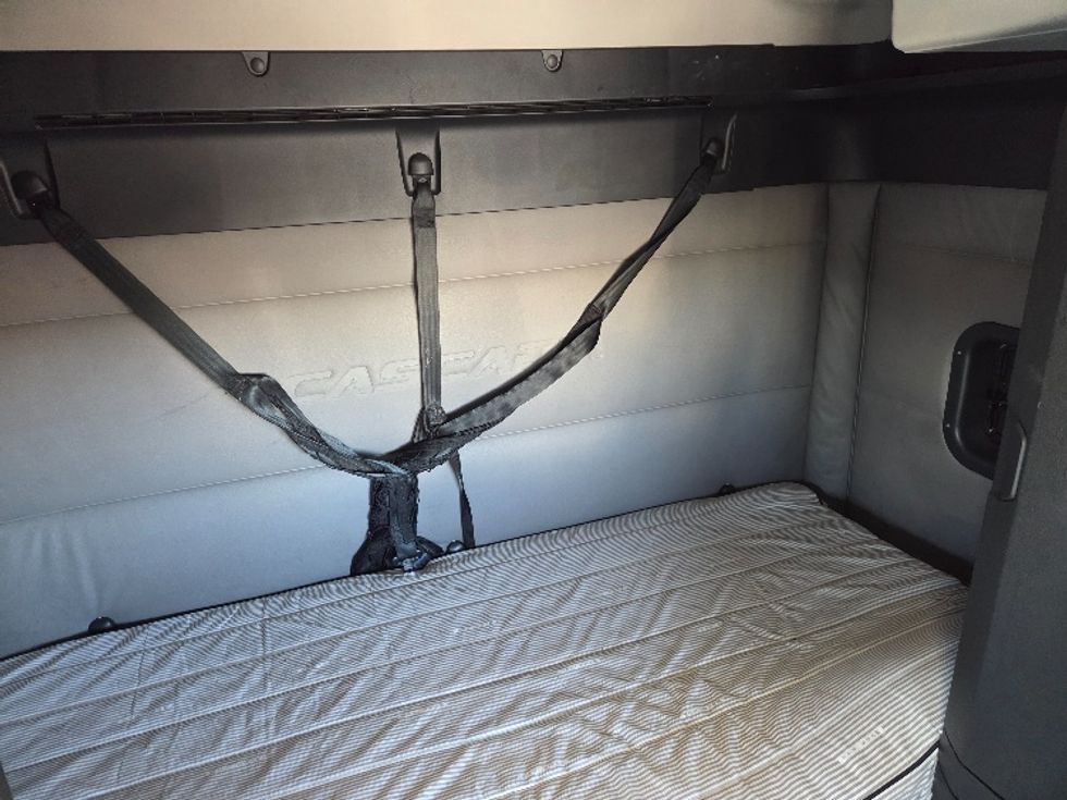 Sleeper Tractor-Heavy Duty Tractors-Freightliner-2020-T12664ST-Kansas City-MO-635,120\n\t\tmiles-$ 51,000 - Image 17