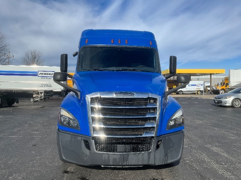 Sleeper Tractor-Heavy Duty Tractors-Freightliner-2020-T12664ST-Kansas City-MO-635,120\n\t\tmiles-$ 51,000 - Image 2