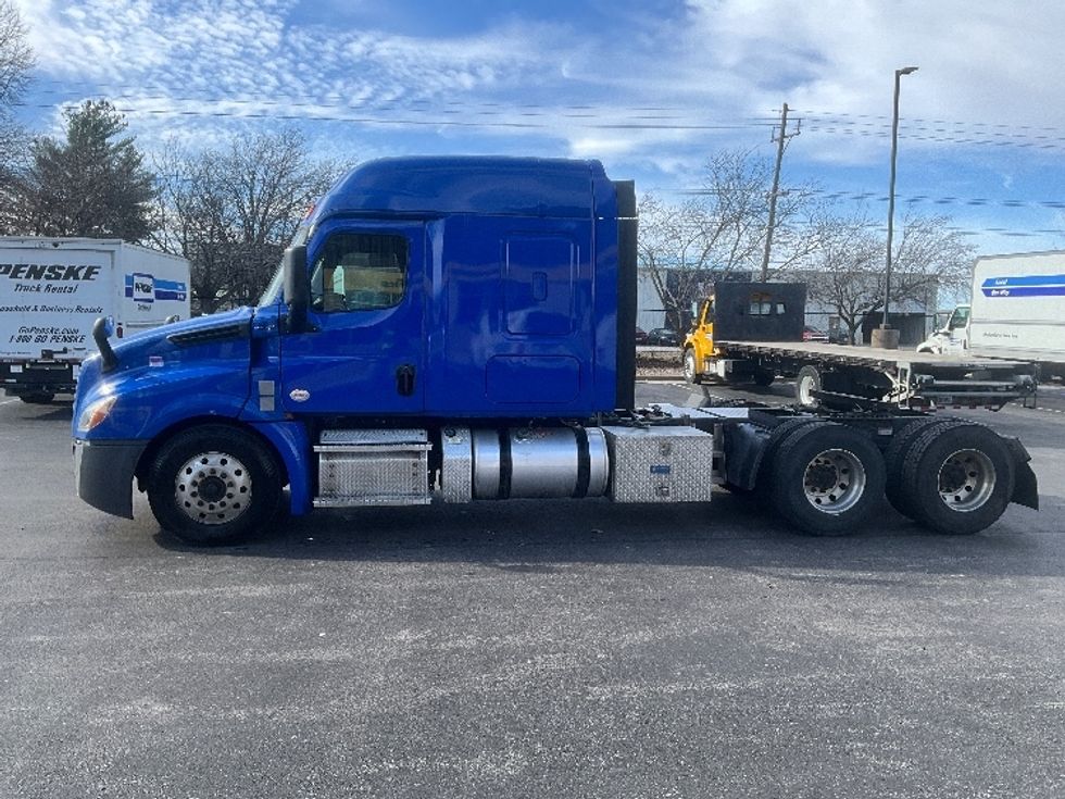 Sleeper Tractor-Heavy Duty Tractors-Freightliner-2020-T12664ST-Kansas City-MO-635,120\n\t\tmiles-$ 51,000 - Image 4