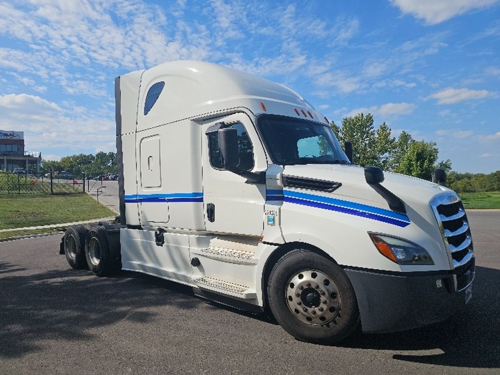 Sleeper Tractor-Heavy Duty Tractors-Freightliner-2020-T12664ST-Kansas City-MO-670,314\n\t\tmiles-$ 54,750 - Image 1