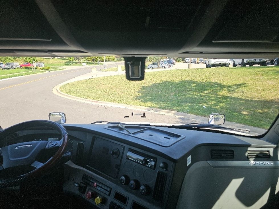 Sleeper Tractor-Heavy Duty Tractors-Freightliner-2020-T12664ST-Kansas City-MO-670,314\n\t\tmiles-$ 54,750 - Image 12