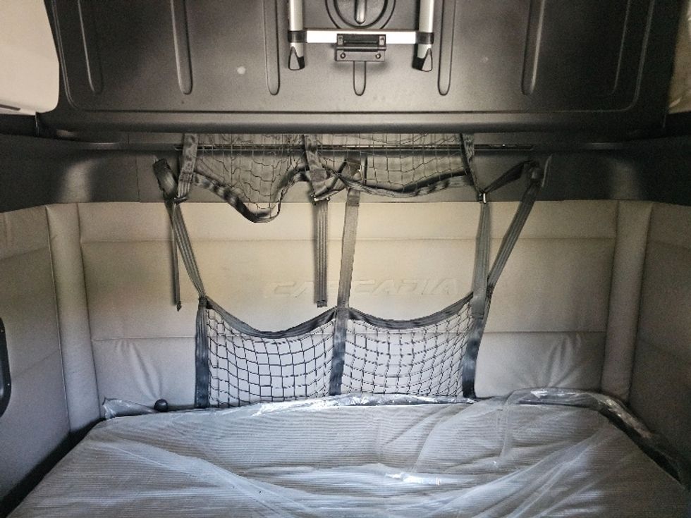 Sleeper Tractor-Heavy Duty Tractors-Freightliner-2020-T12664ST-Kansas City-MO-670,314\n\t\tmiles-$ 54,750 - Image 16