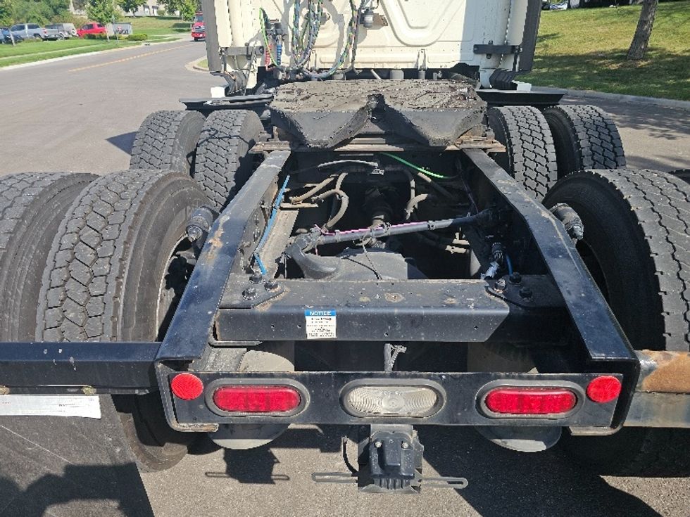 Sleeper Tractor-Heavy Duty Tractors-Freightliner-2020-T12664ST-Kansas City-MO-670,314\n\t\tmiles-$ 54,750 - Image 6