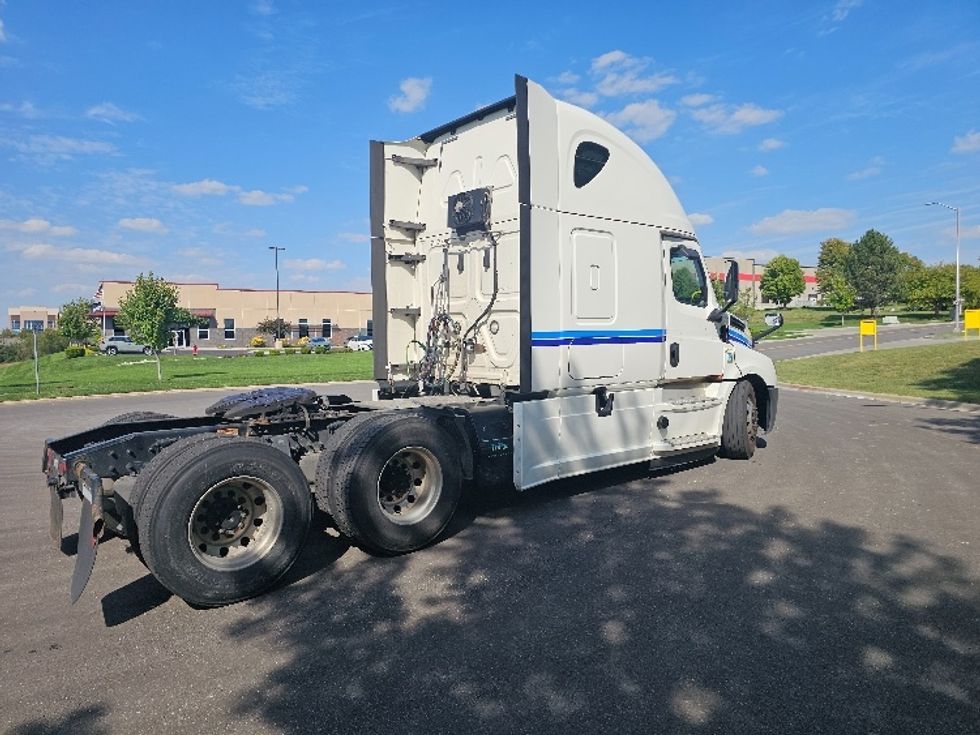 Sleeper Tractor-Heavy Duty Tractors-Freightliner-2020-T12664ST-Kansas City-MO-670,314\n\t\tmiles-$ 54,750 - Image 7