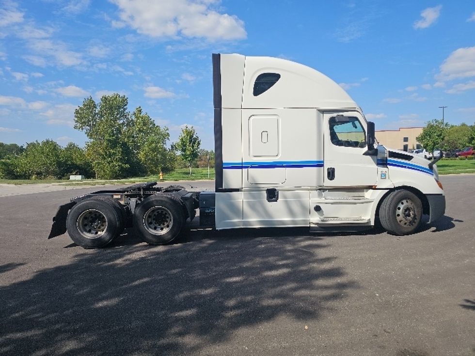 Sleeper Tractor-Heavy Duty Tractors-Freightliner-2020-T12664ST-Kansas City-MO-670,314\n\t\tmiles-$ 54,750 - Image 8
