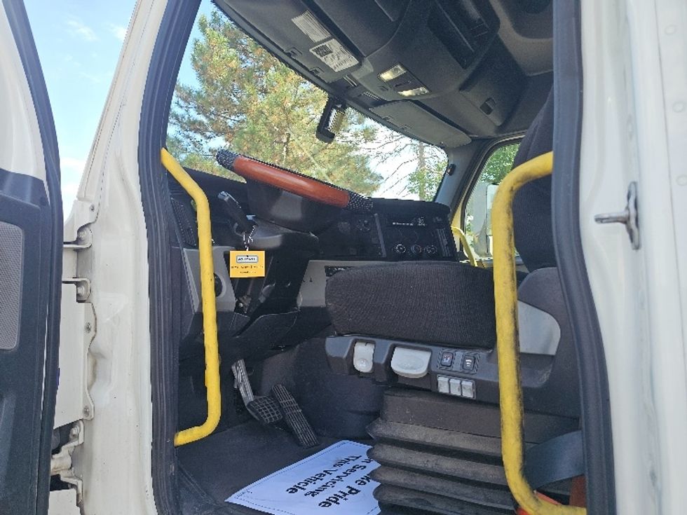 Sleeper Tractor-Heavy Duty Tractors-Freightliner-2020-T12664ST-Kansas City-MO-670,314\n\t\tmiles-$ 54,750 - Image 9