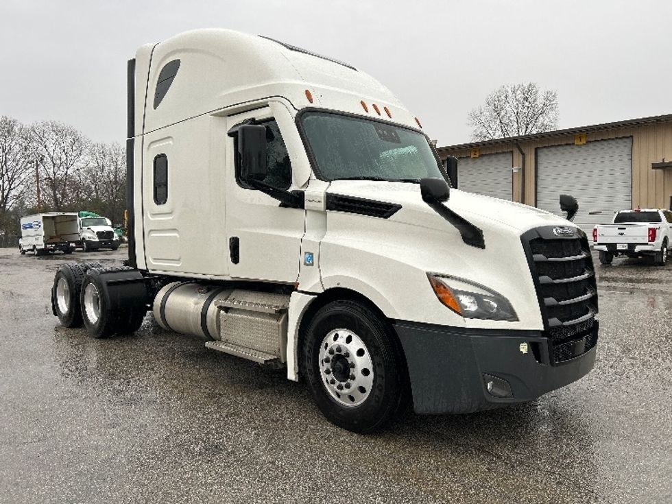 Sleeper Tractor-Heavy Duty Tractors-Freightliner-2020-T12664ST-Kansas City-MO-780,701\n\t\tmiles-$ 45,000 - Image 1