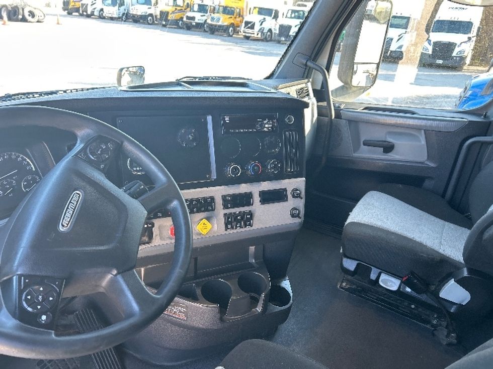 Sleeper Tractor-Heavy Duty Tractors-Freightliner-2020-T12664ST-Kansas City-MO-780,701\n\t\tmiles-$ 45,000 - Image 10