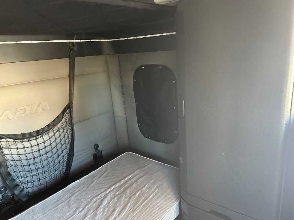 Sleeper Tractor-Heavy Duty Tractors-Freightliner-2020-T12664ST-Kansas City-MO-780,701\n\t\tmiles-$ 45,000 - Image 18