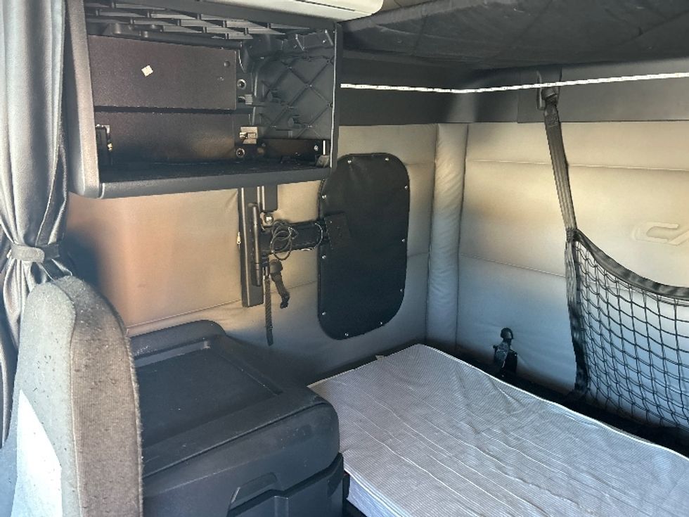 Sleeper Tractor-Heavy Duty Tractors-Freightliner-2020-T12664ST-Kansas City-MO-780,701\n\t\tmiles-$ 45,000 - Image 19