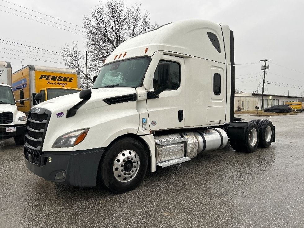 Sleeper Tractor-Heavy Duty Tractors-Freightliner-2020-T12664ST-Kansas City-MO-780,701\n\t\tmiles-$ 45,000 - Image 3