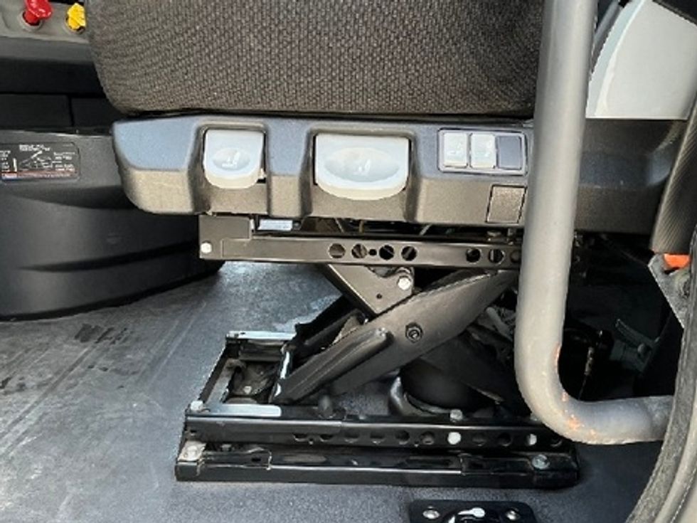 Sleeper Tractor-Heavy Duty Tractors-Freightliner-2020-T12664ST-Katy-TX-500,404\n\t\tmiles-$ 59,500 - Image 12