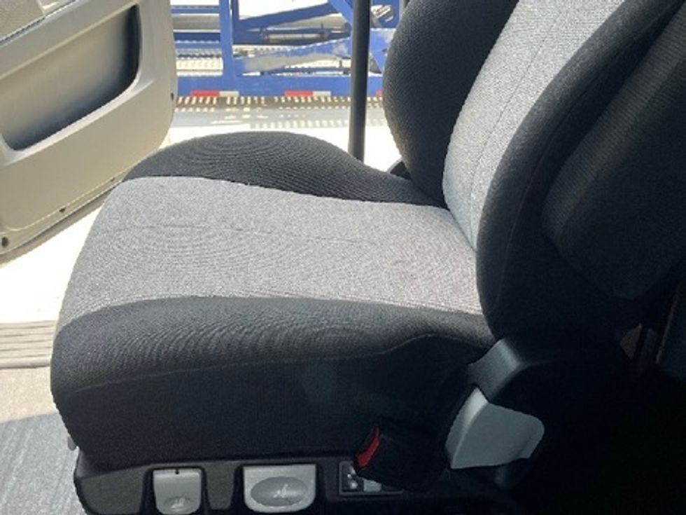 Sleeper Tractor-Heavy Duty Tractors-Freightliner-2020-T12664ST-Katy-TX-500,404\n\t\tmiles-$ 59,500 - Image 13