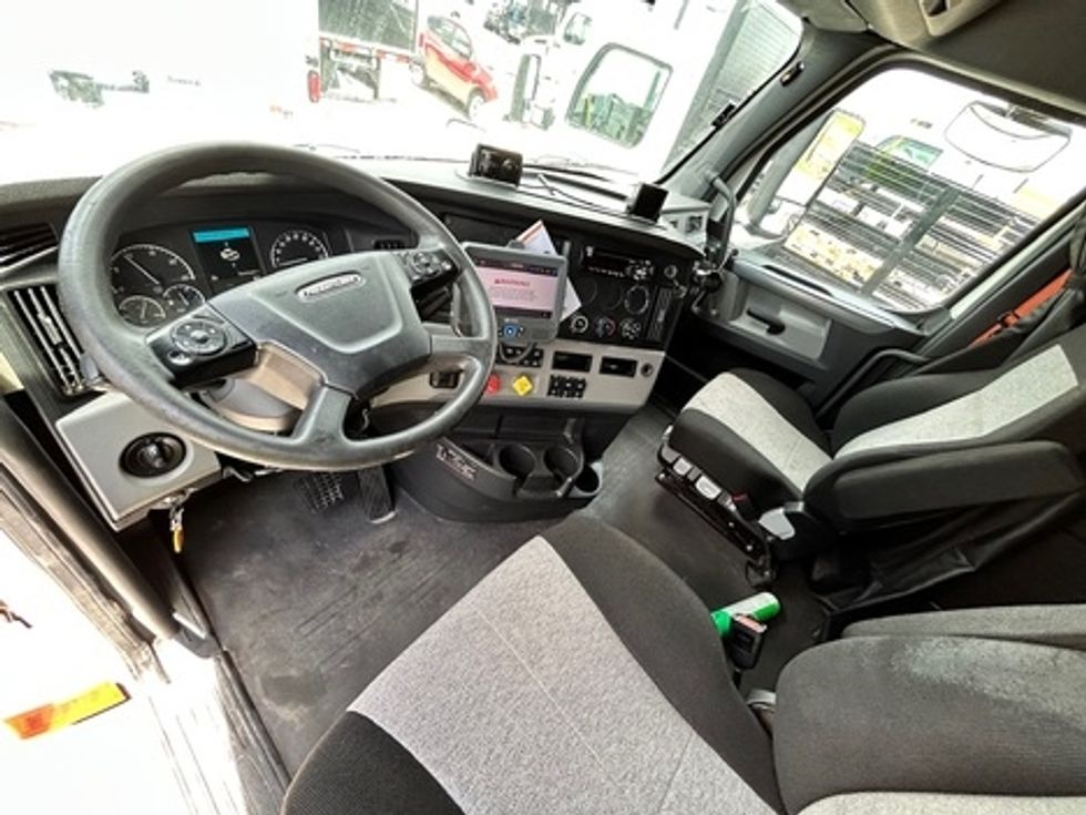 Sleeper Tractor-Heavy Duty Tractors-Freightliner-2020-T12664ST-Katy-TX-500,404\n\t\tmiles-$ 59,500 - Image 14