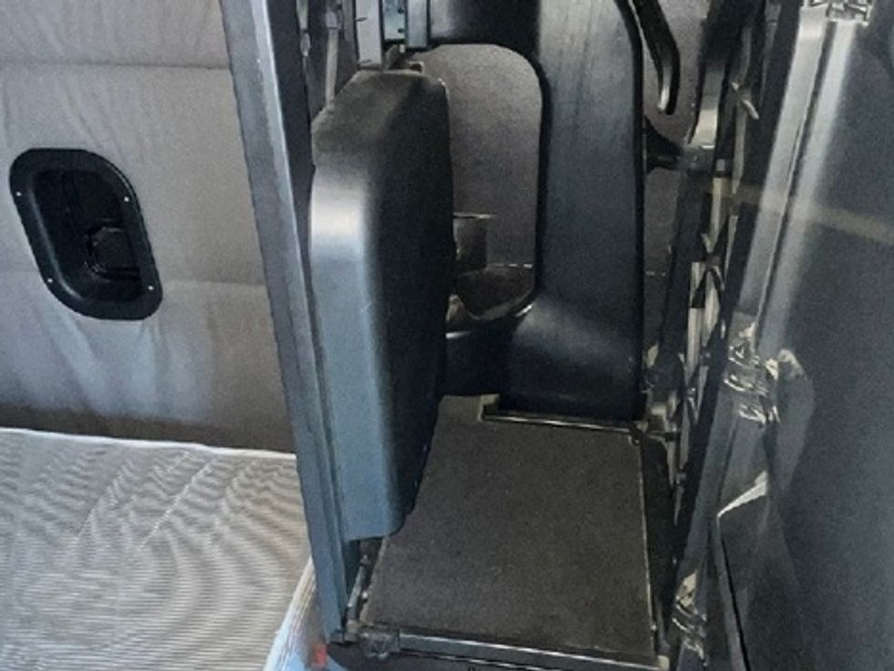 Sleeper Tractor-Heavy Duty Tractors-Freightliner-2020-T12664ST-Katy-TX-500,404\n\t\tmiles-$ 59,500 - Image 17