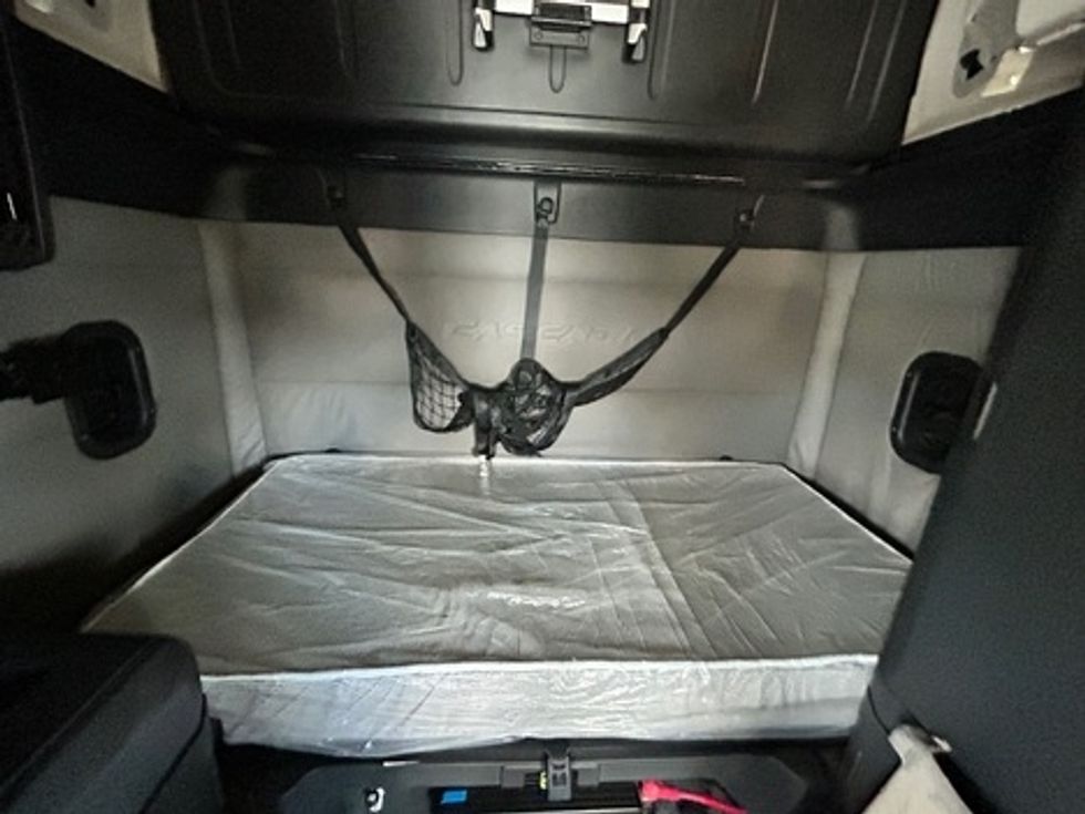 Sleeper Tractor-Heavy Duty Tractors-Freightliner-2020-T12664ST-Katy-TX-500,404\n\t\tmiles-$ 59,500 - Image 19