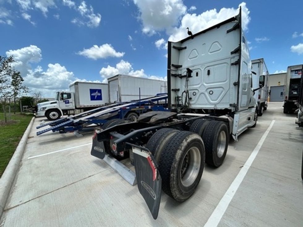 Sleeper Tractor-Heavy Duty Tractors-Freightliner-2020-T12664ST-Katy-TX-500,404\n\t\tmiles-$ 59,500 - Image 2